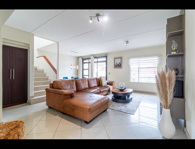 3 BEDROOM TOWNHOUSE FOR SALE IN GLENVISTA